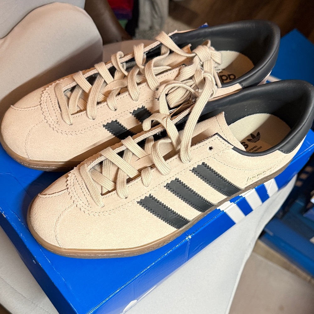 Adidas Stadt Men's Beige and Black Sneakers